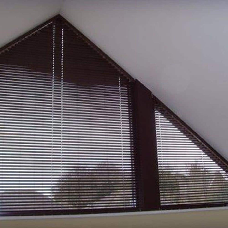 Bali 1 in. Angle Top Mini Blinds